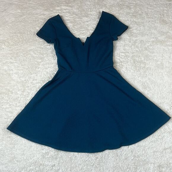 Trixi tetxtured teal fit and flare dress, size 3 - Picture 3 of 9